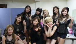 云南吃瓜事件女生,女生意外成为焦点，引发网友热议